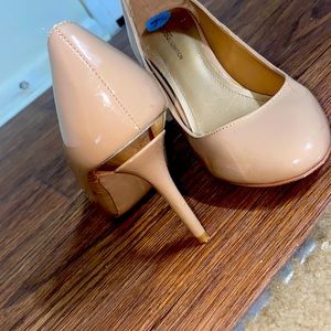 Beige heel size 7